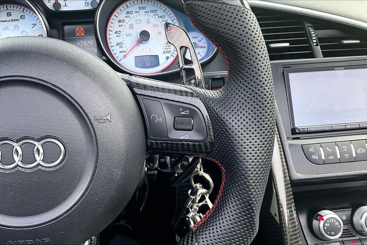 2011 Audi R8 5.2L thumbnail 21