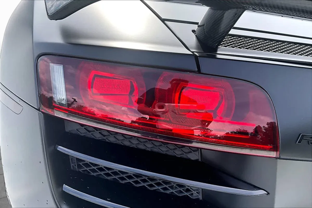 2011 Audi R8 5.2L thumbnail 25