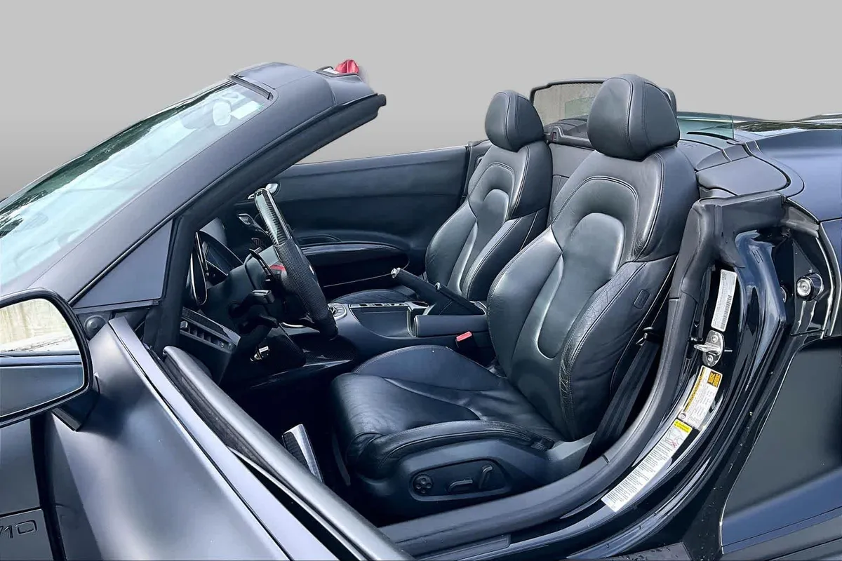 2011 Audi R8 5.2L thumbnail 7