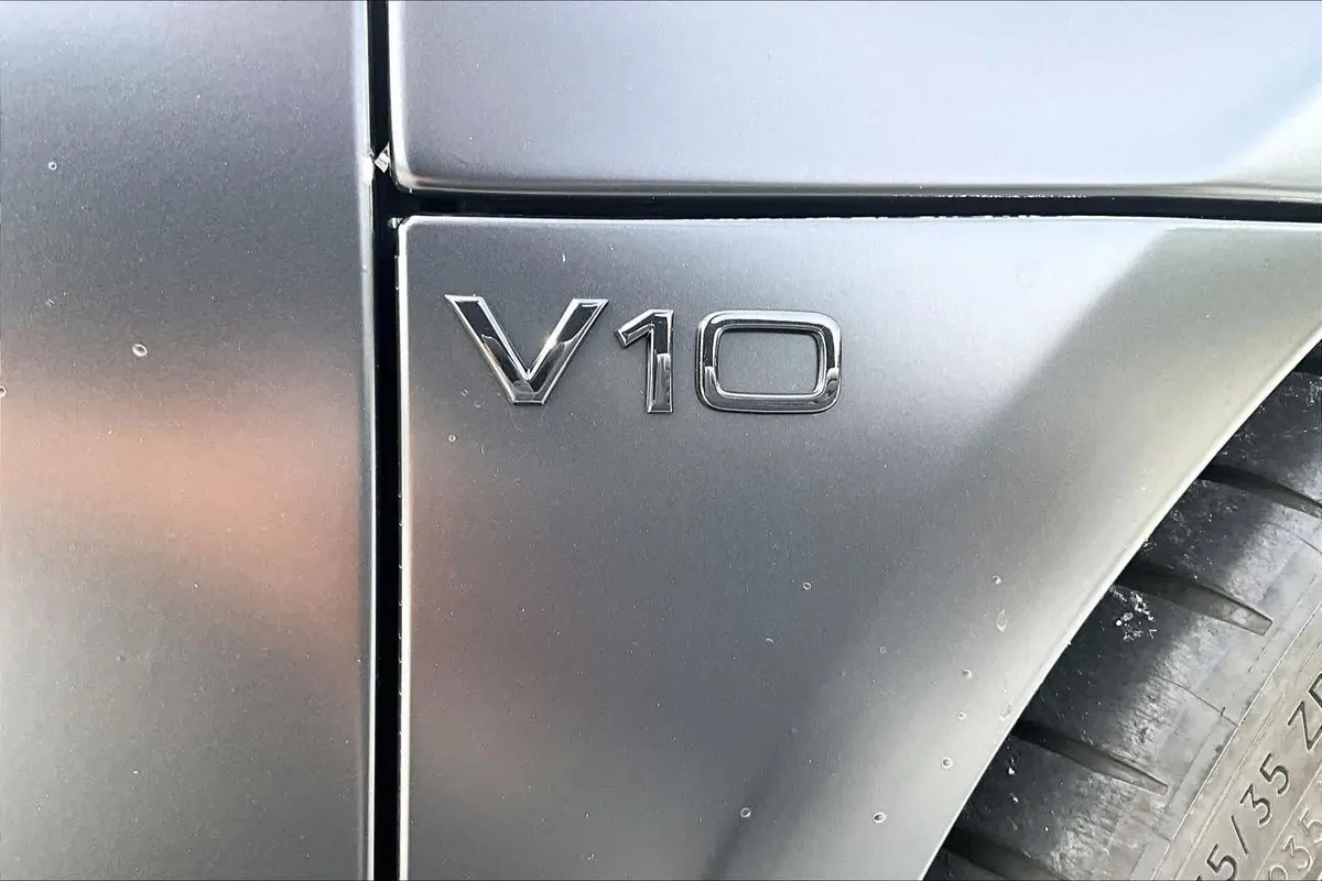 2011 Audi R8 5.2L thumbnail 9