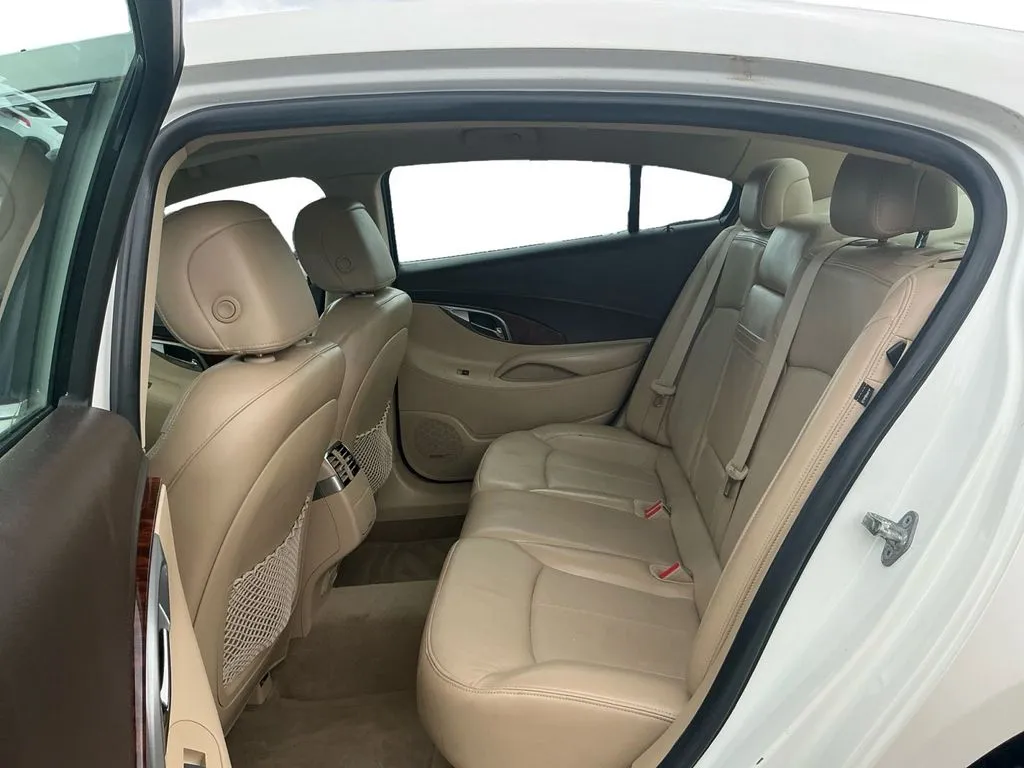 2011 Buick Lacrosse CXS thumbnail 21