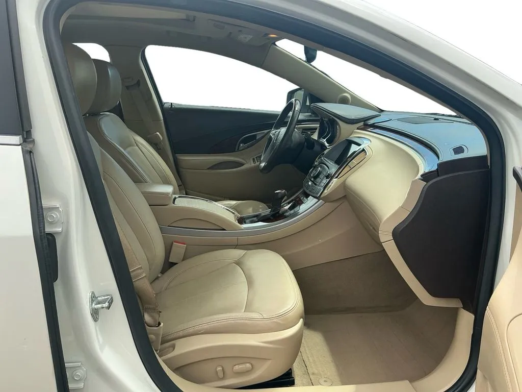 2011 Buick Lacrosse CXS thumbnail 22