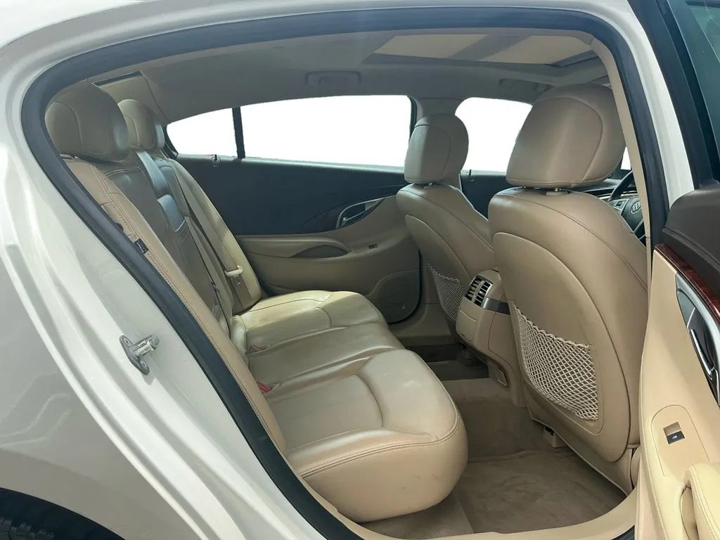 2011 Buick Lacrosse CXS thumbnail 23