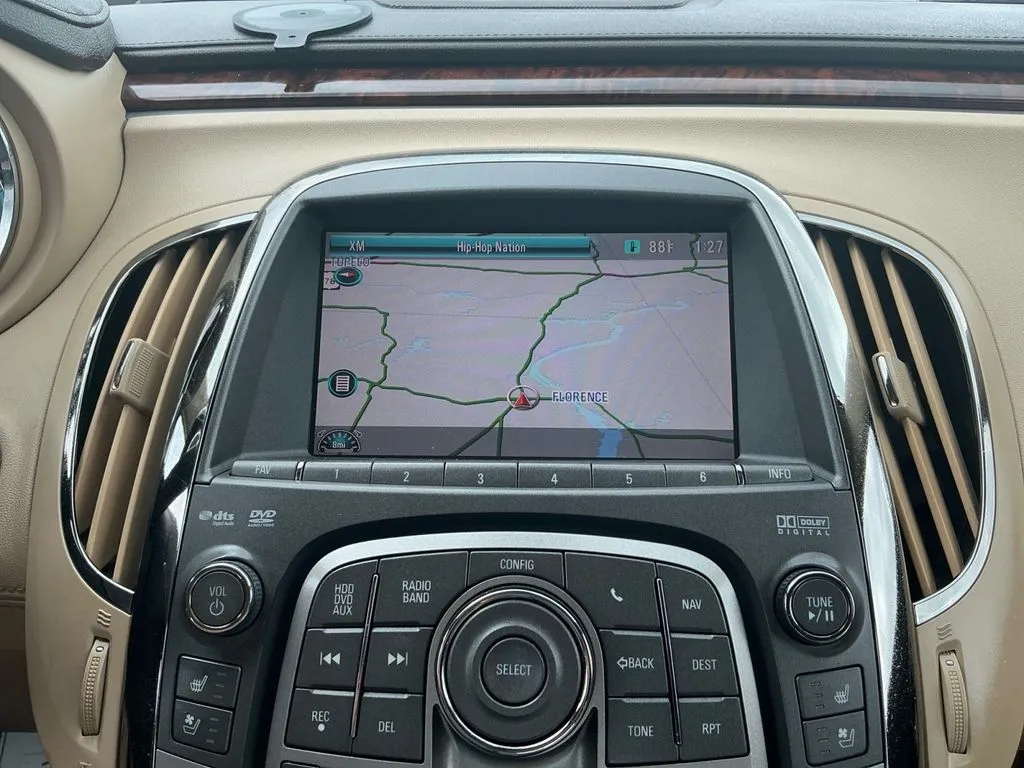 2011 Buick Lacrosse CXS thumbnail 26
