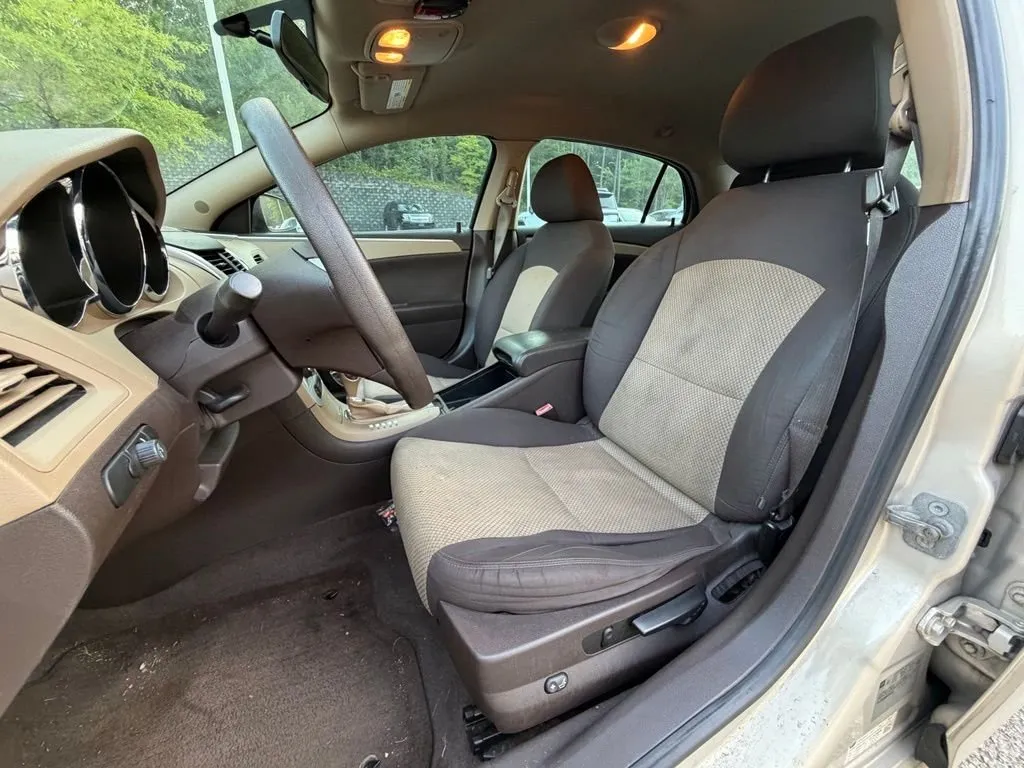 2011 Chevrolet Malibu LS thumbnail 5