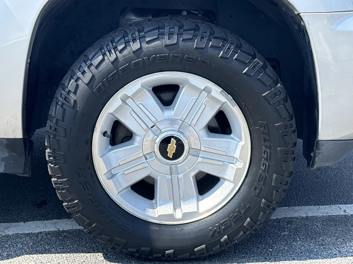 2011 Chevrolet Tahoe LT thumbnail 12