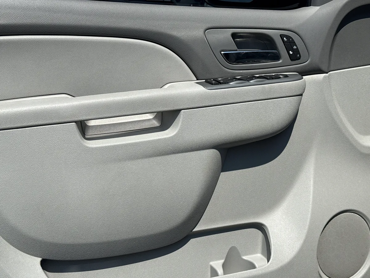 2011 Chevrolet Tahoe LT thumbnail 13