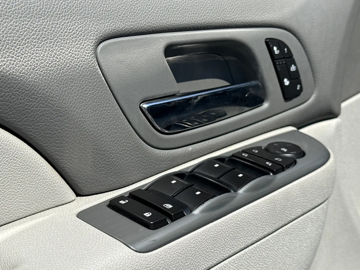2011 Chevrolet Tahoe LT thumbnail 14