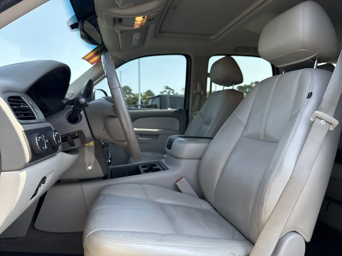 2011 Chevrolet Tahoe LT thumbnail 15