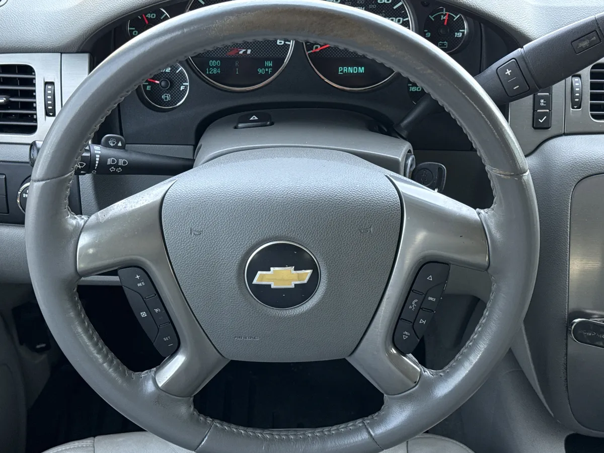 2011 Chevrolet Tahoe LT thumbnail 17