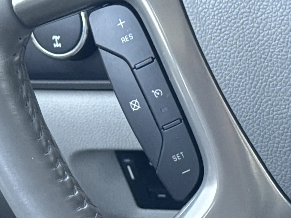 2011 Chevrolet Tahoe LT thumbnail 18