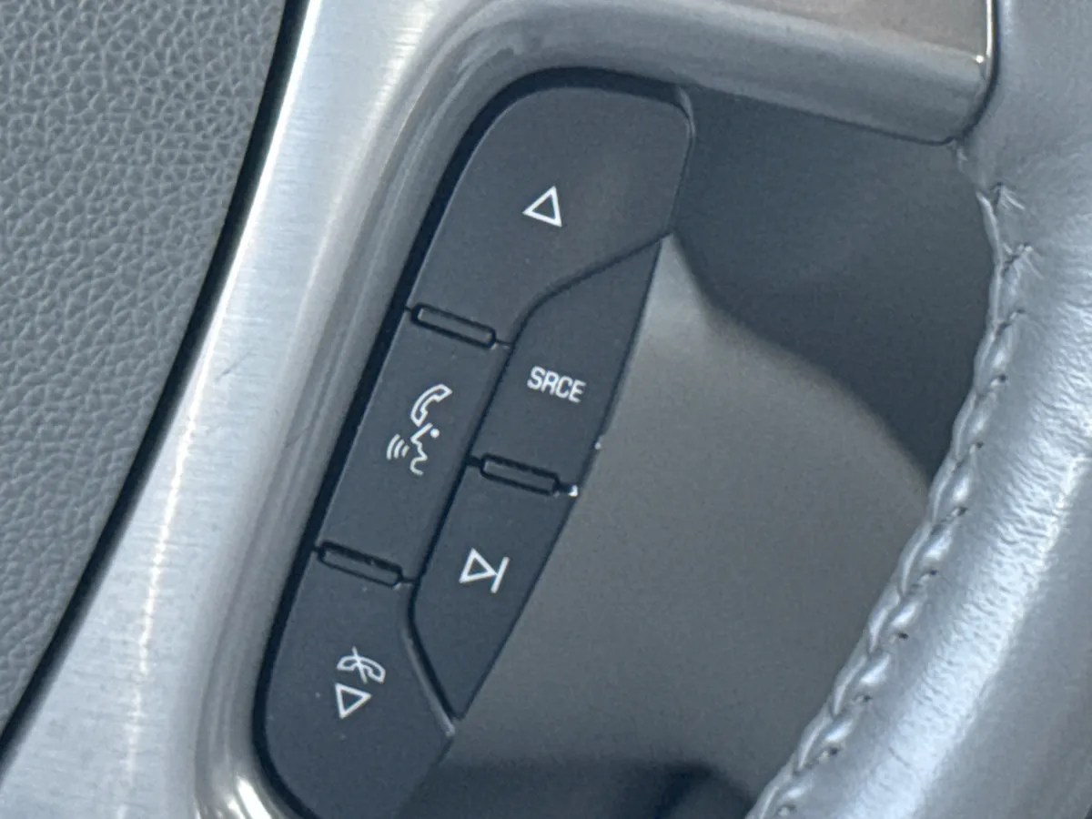 2011 Chevrolet Tahoe LT thumbnail 19