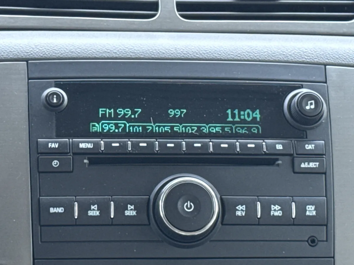 2011 Chevrolet Tahoe LT thumbnail 22