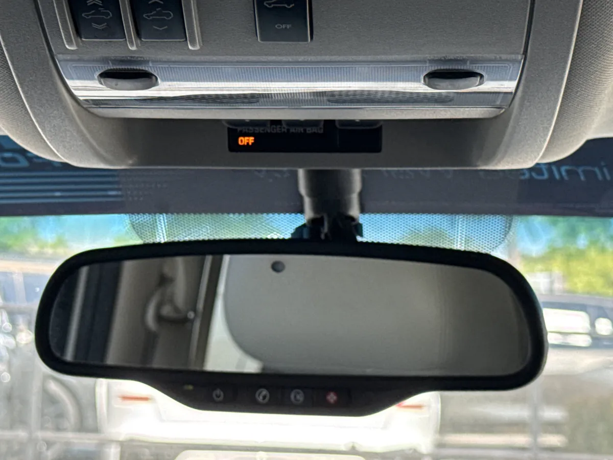 2011 Chevrolet Tahoe LT thumbnail 24