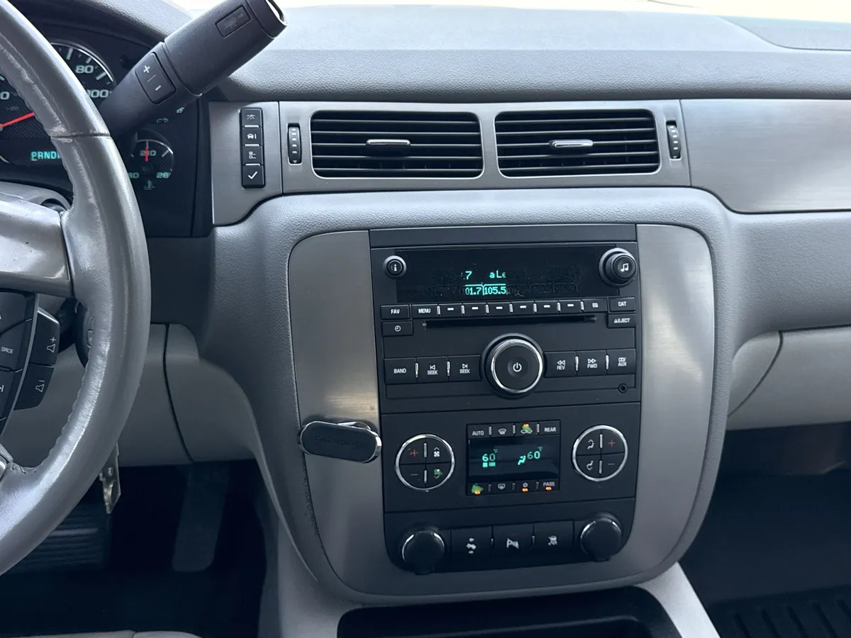 2011 Chevrolet Tahoe LT thumbnail 27