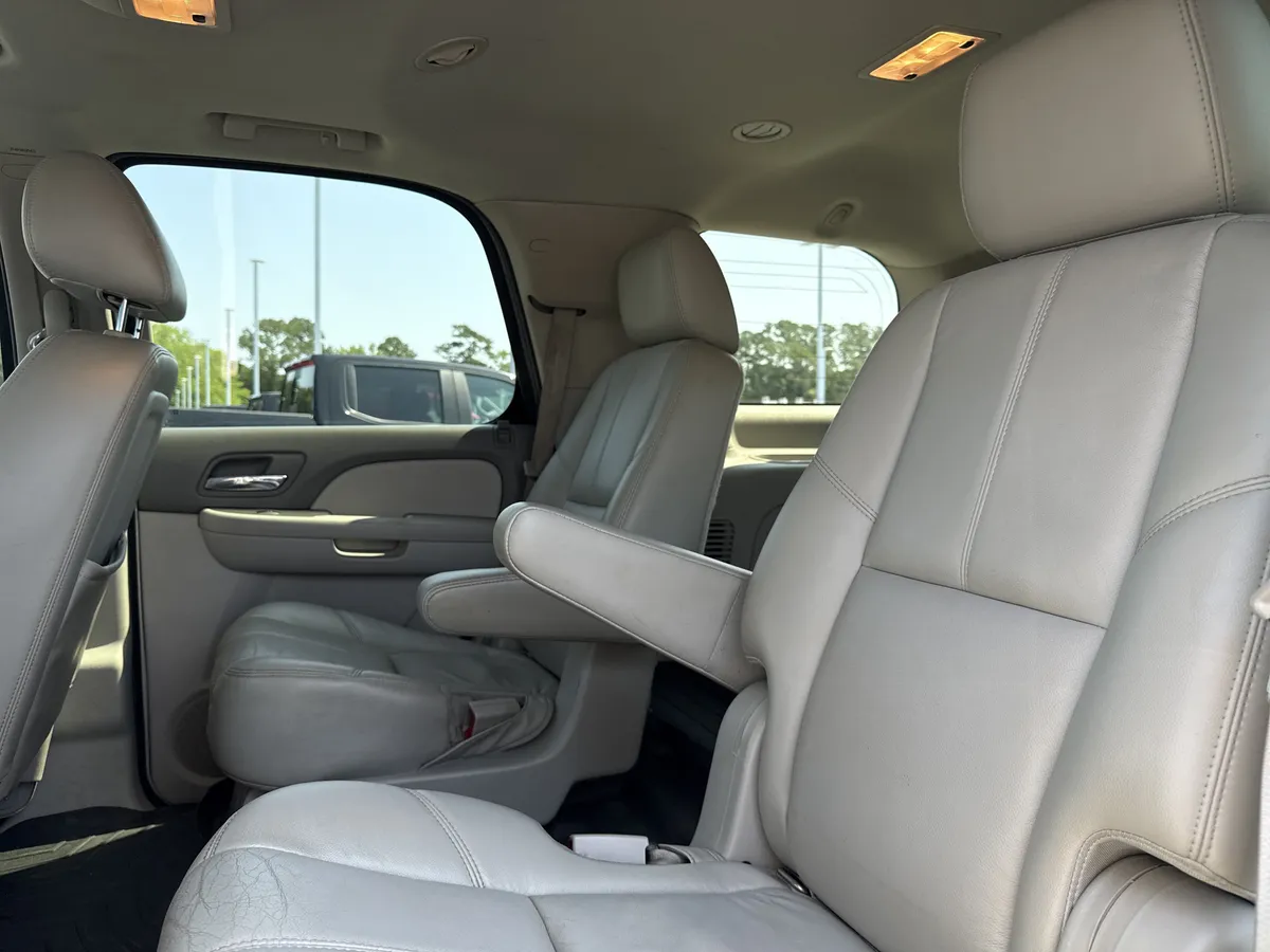 2011 Chevrolet Tahoe LT thumbnail 28
