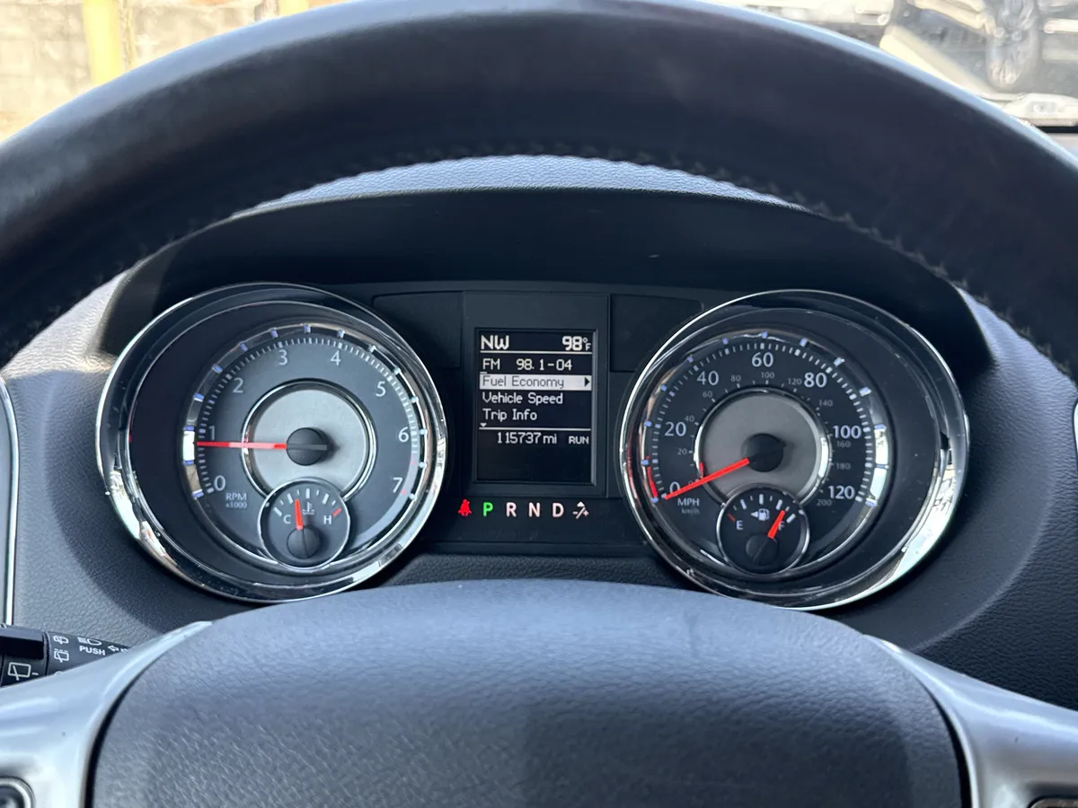2011 Chrysler Town & Country Touring-L thumbnail 20