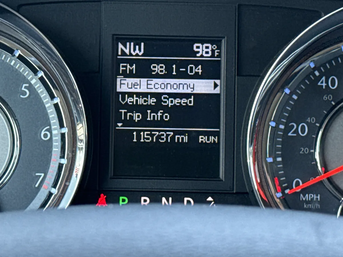 2011 Chrysler Town & Country Touring-L thumbnail 21