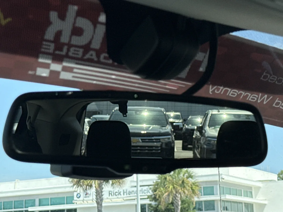 2011 Chrysler Town & Country Touring-L thumbnail 25