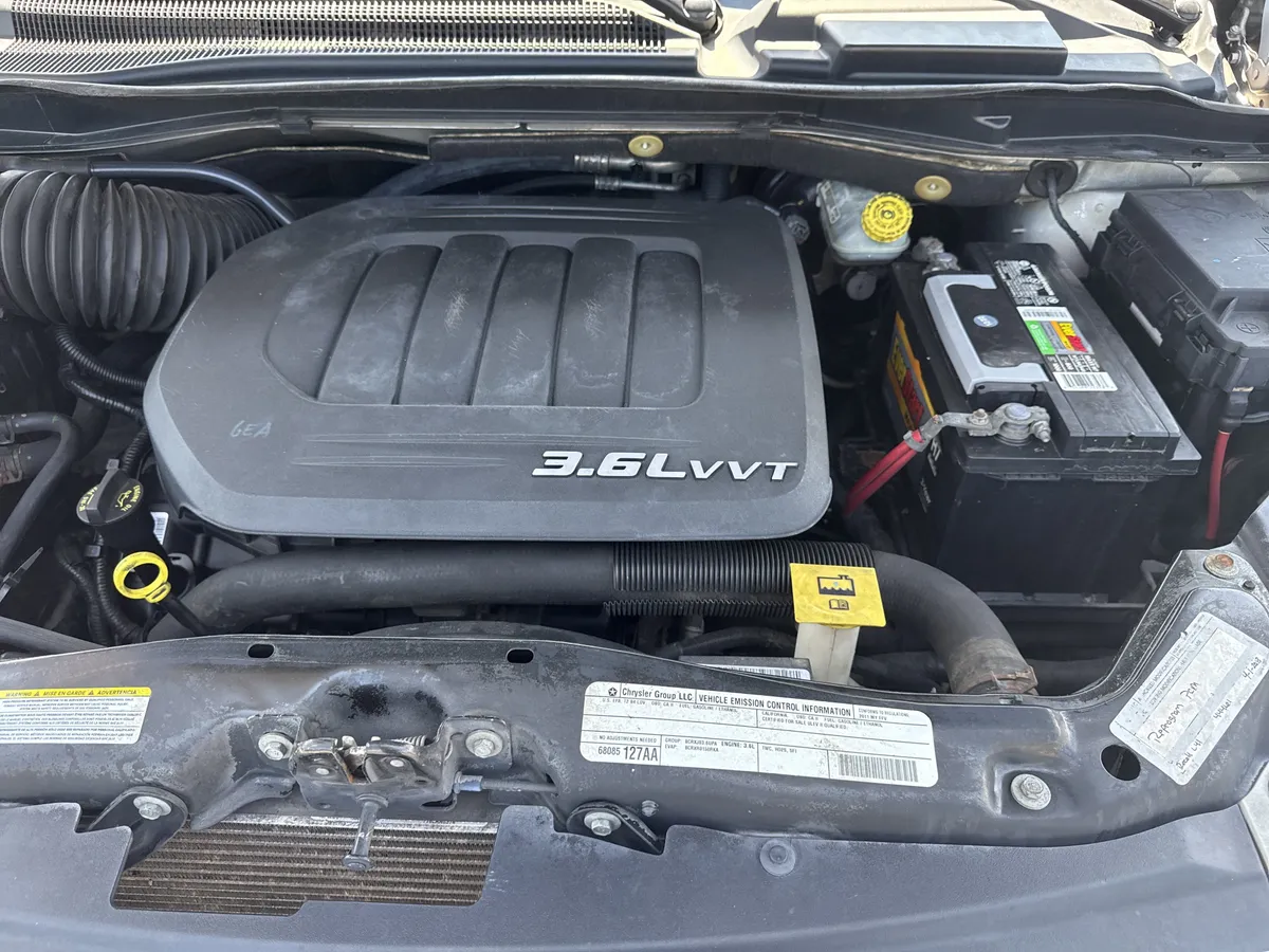 2011 Chrysler Town & Country Touring-L thumbnail 33