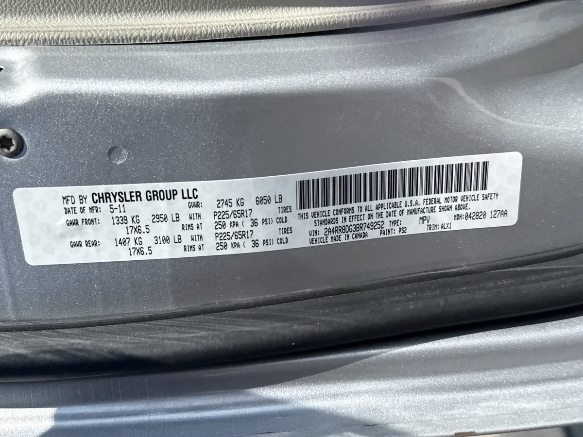 2011 Chrysler Town & Country Touring-L thumbnail 34