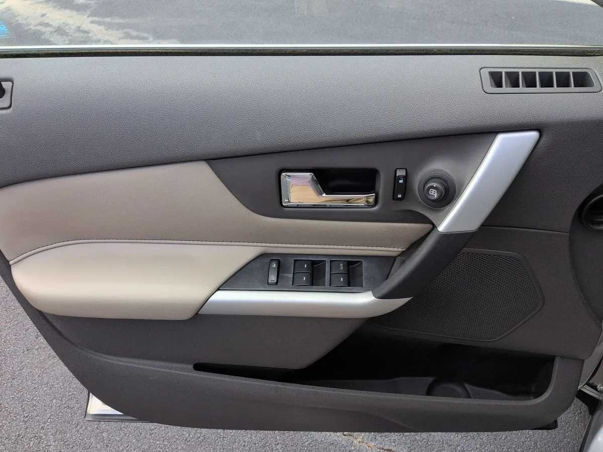 2011 Ford Edge Limited thumbnail 13