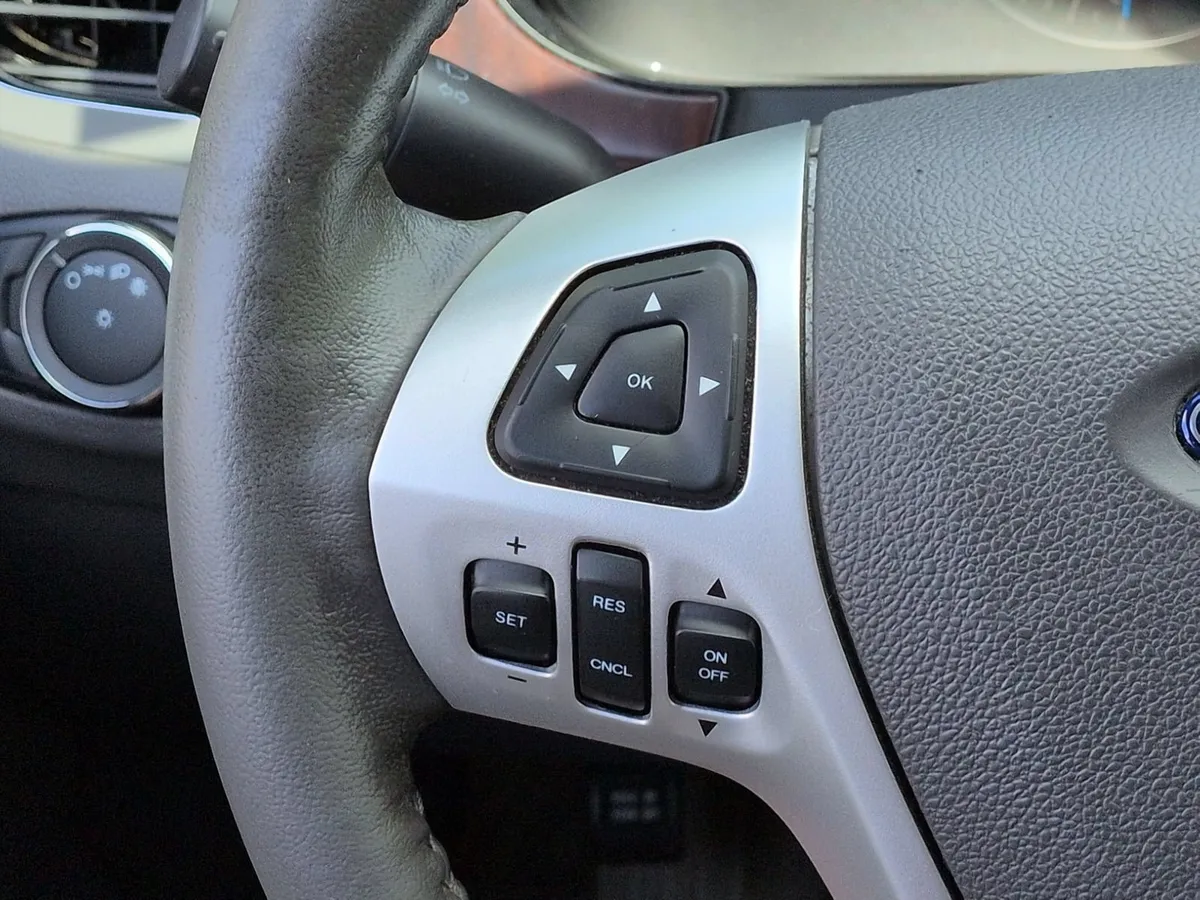 2011 Ford Edge Limited thumbnail 18