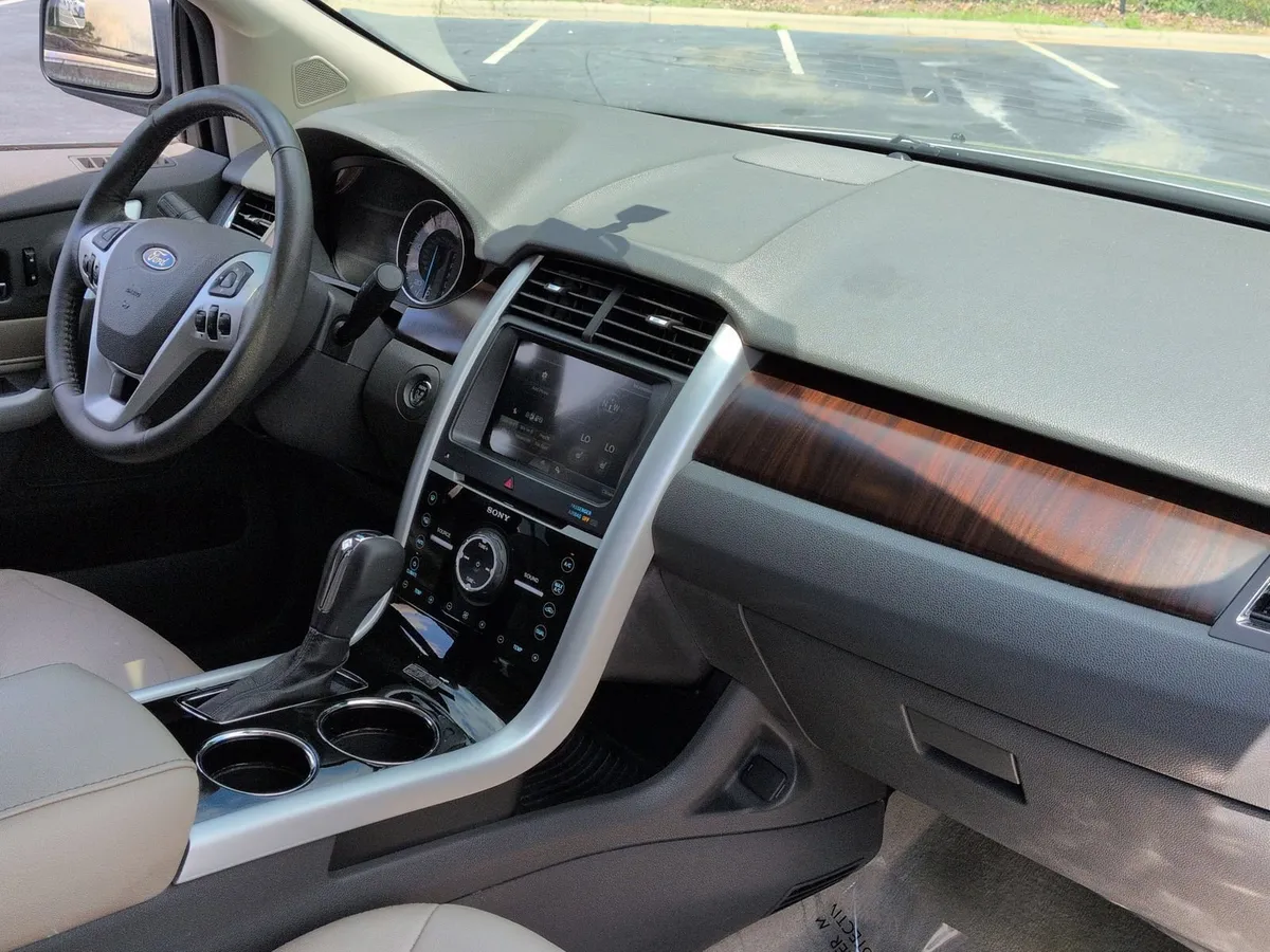 2011 Ford Edge Limited thumbnail 32