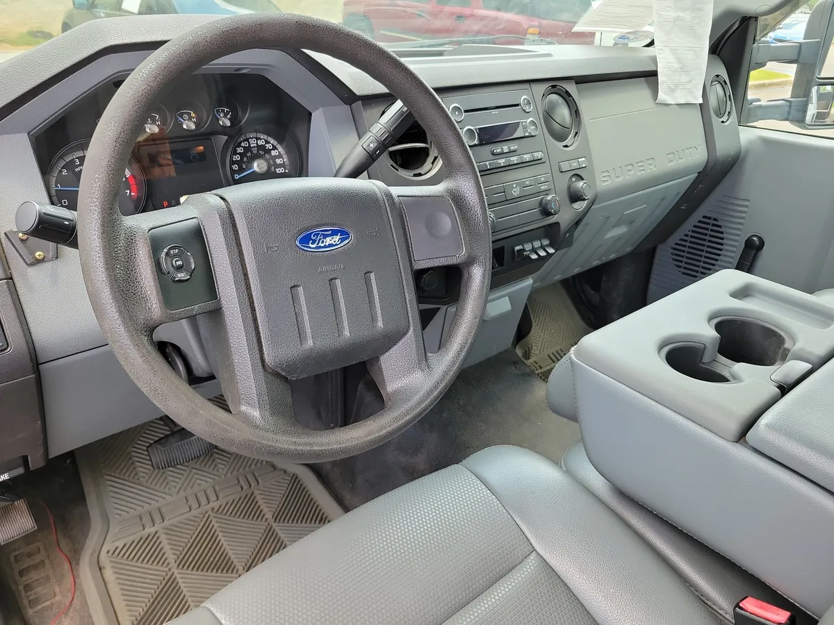 2011 Ford F-350 Chassis thumbnail 10