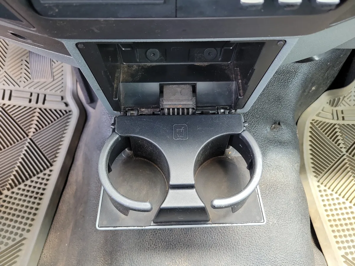 2011 Ford F-350 Chassis thumbnail 17