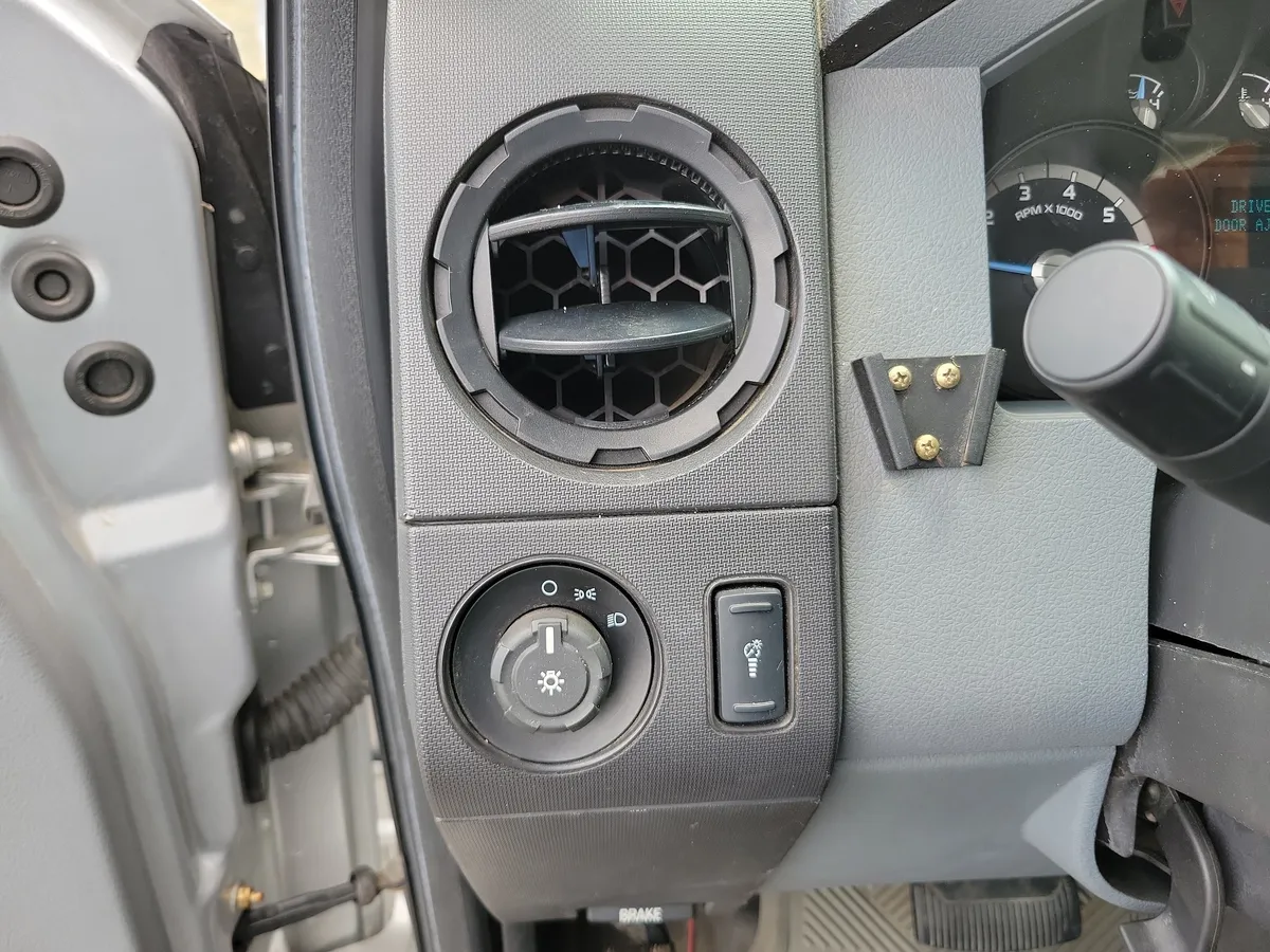 2011 Ford F-350 Chassis thumbnail 20