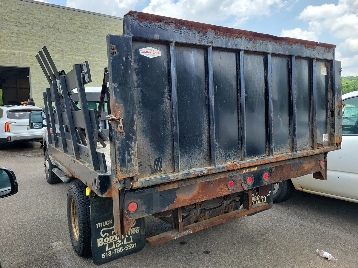 2011 Ford F-350 Chassis thumbnail 5