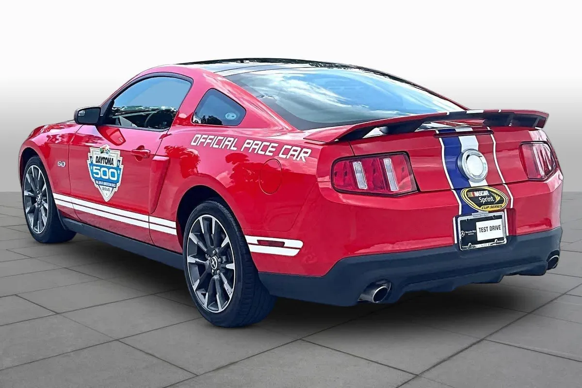 2011 Ford Mustang GT Premium thumbnail 11