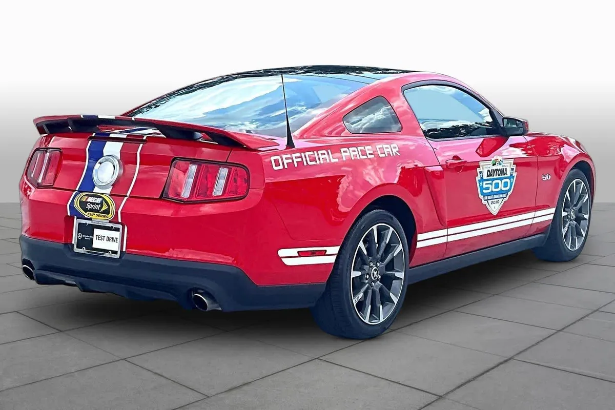 2011 Ford Mustang GT Premium thumbnail 12