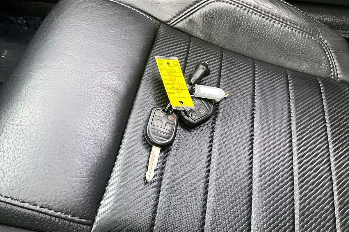 2011 Ford Mustang GT Premium thumbnail 14