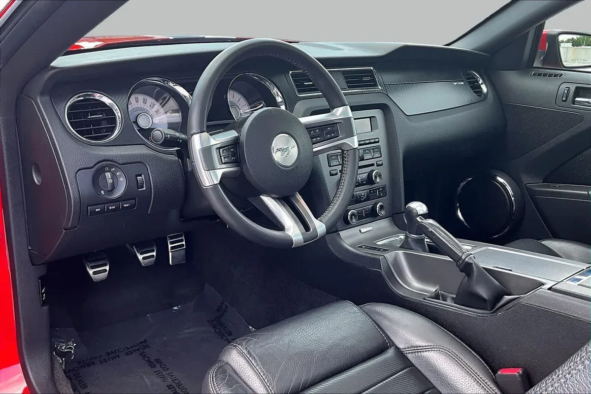2011 Ford Mustang GT Premium thumbnail 17