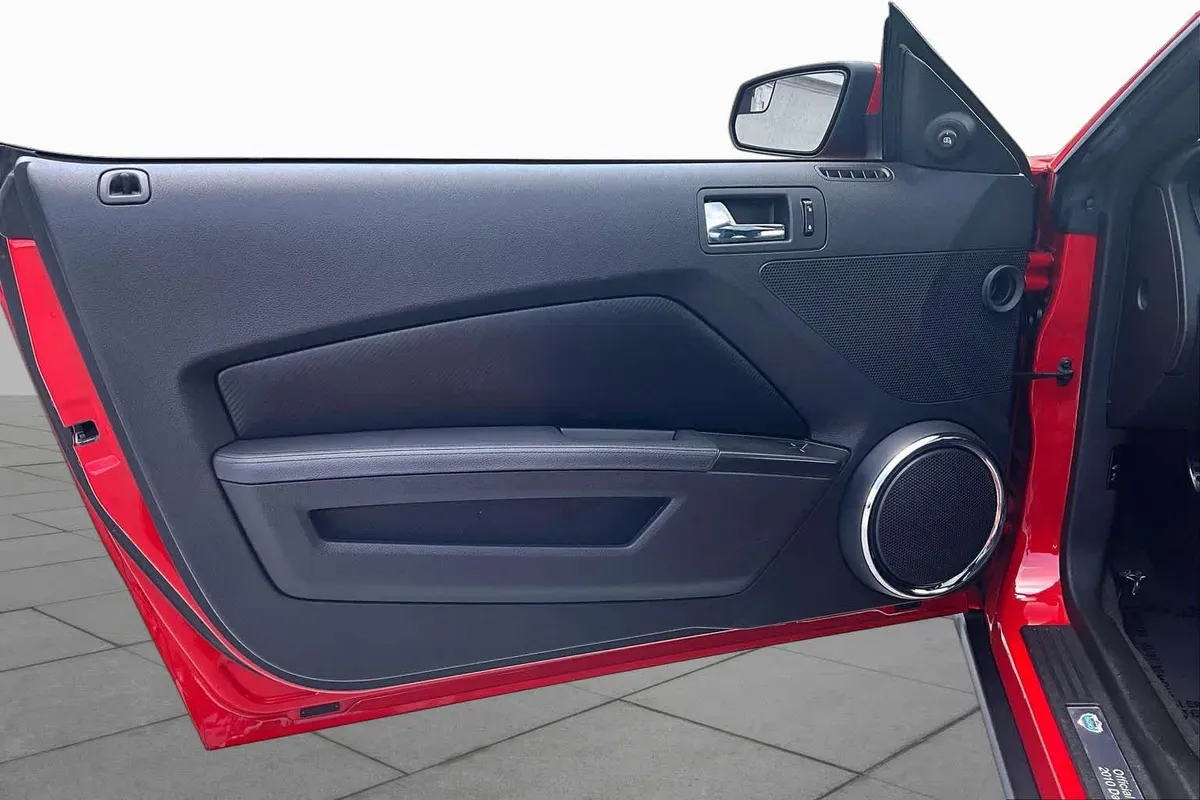 2011 Ford Mustang GT Premium thumbnail 21