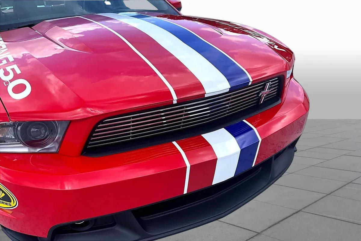 2011 Ford Mustang GT Premium thumbnail 28