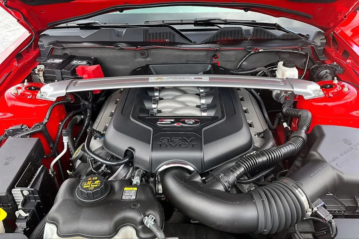 2011 Ford Mustang GT Premium thumbnail 29
