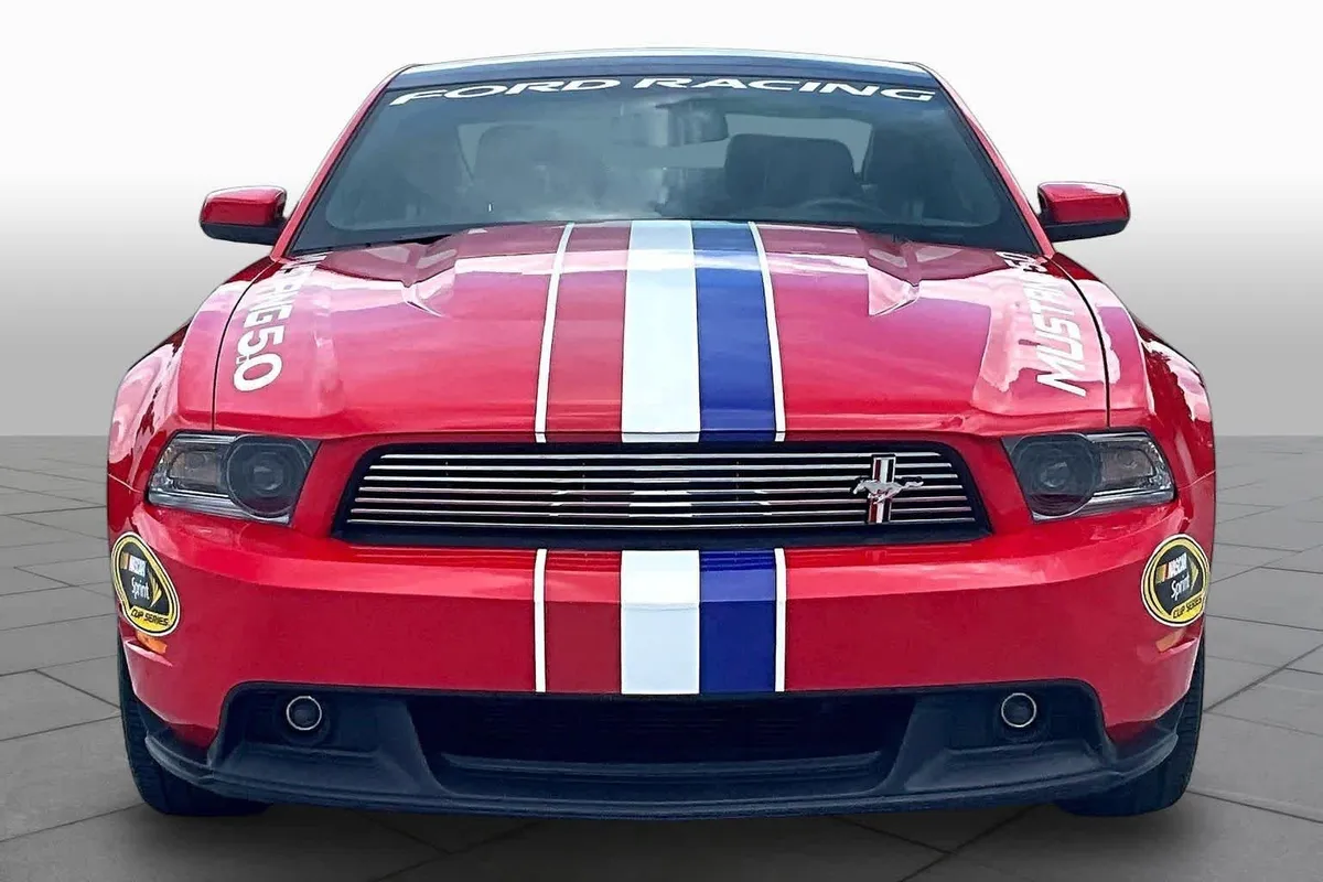 2011 Ford Mustang GT Premium thumbnail 3
