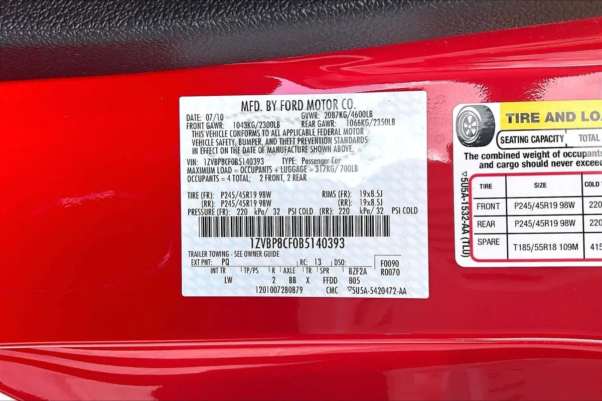 2011 Ford Mustang GT Premium thumbnail 30