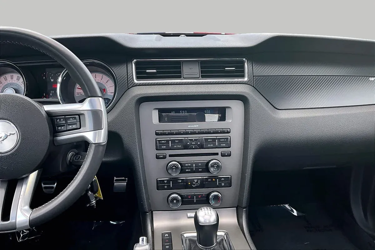 2011 Ford Mustang GT Premium thumbnail 6