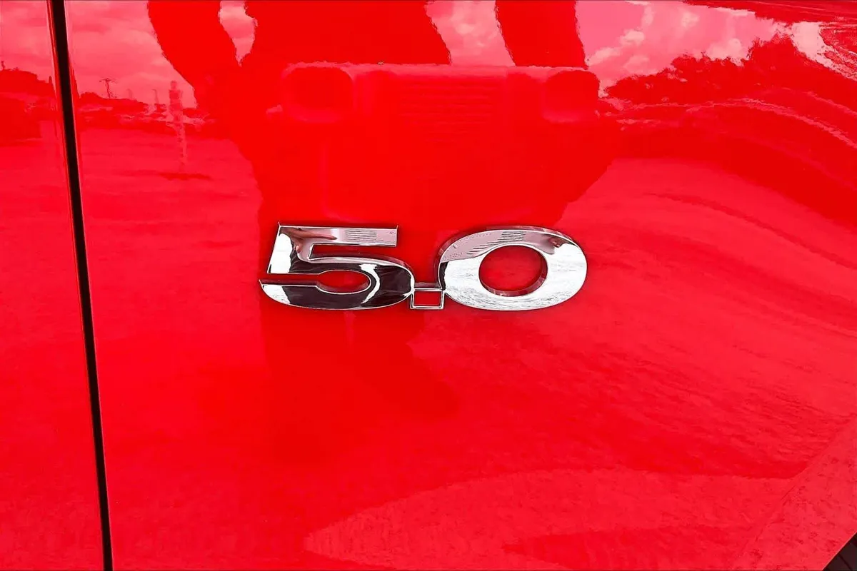 2011 Ford Mustang GT Premium thumbnail 9