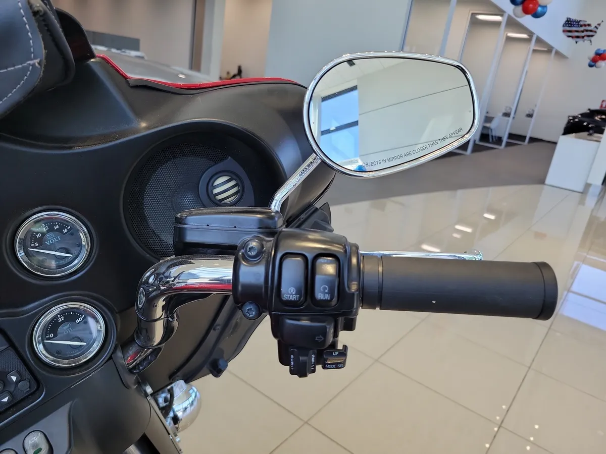 2011 Harley-Davidson thumbnail 13