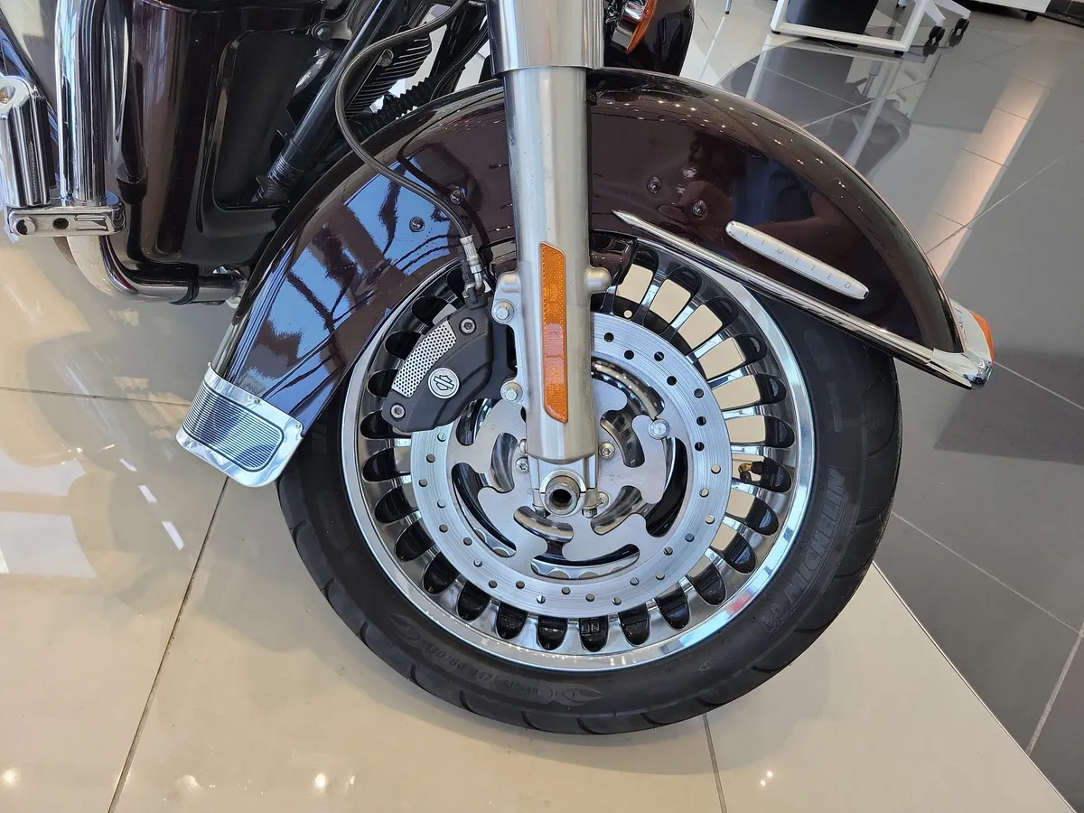 2011 Harley-Davidson thumbnail 15