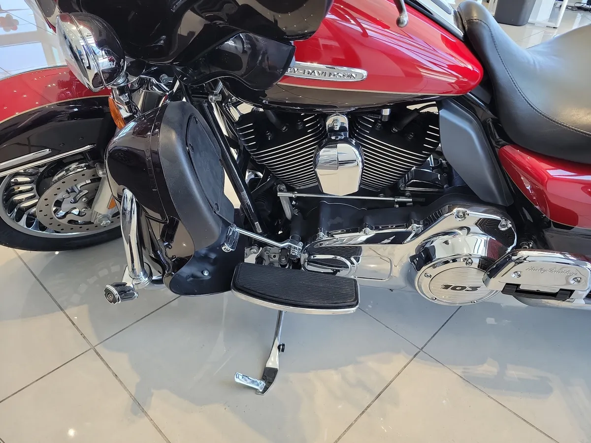 2011 Harley-Davidson thumbnail 16