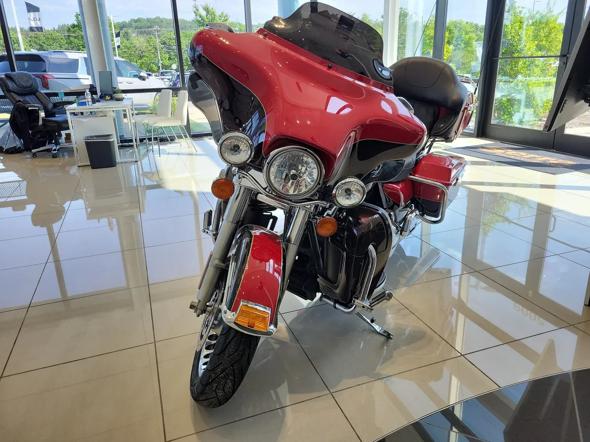 2011 Harley-Davidson thumbnail 2