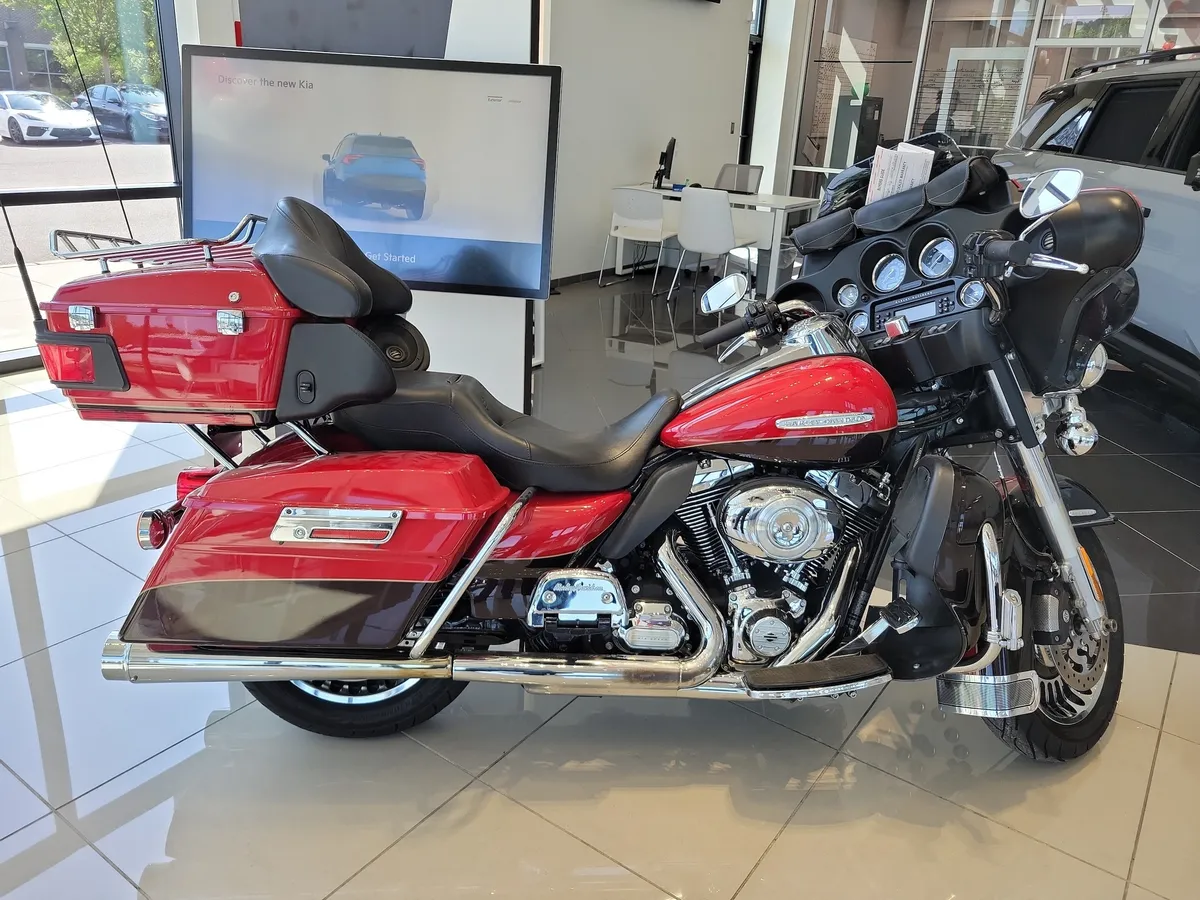 2011 Harley-Davidson thumbnail 4
