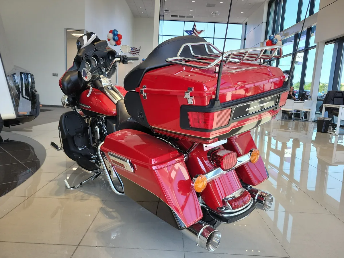 2011 Harley-Davidson thumbnail 6