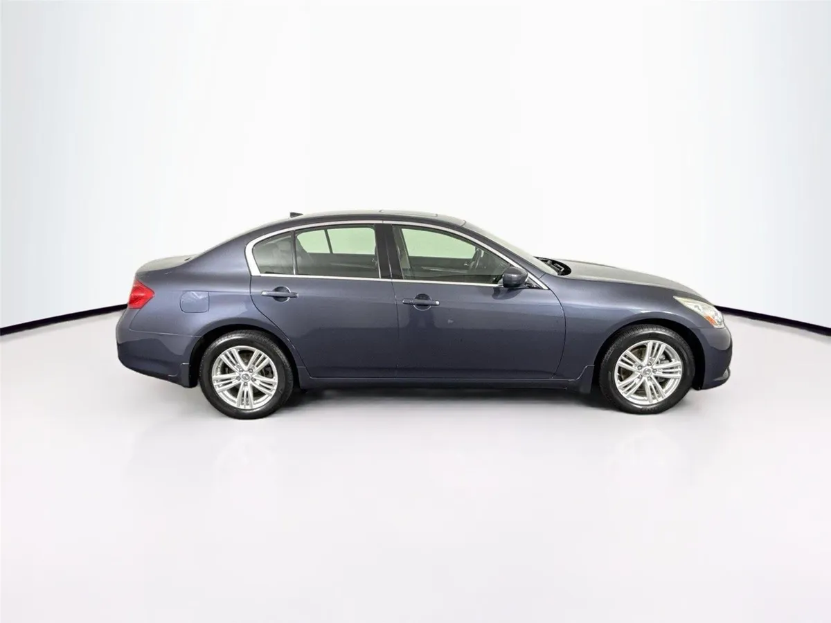 2011 INFINITI G37 Sedan x thumbnail 10